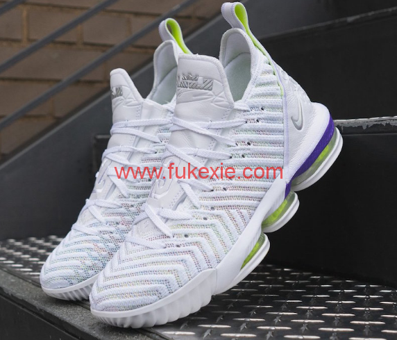 LeBron 16 “Buzz Lightyear”发售信息 LeBron 16 “Buzz Lightyear” 实物欣赏